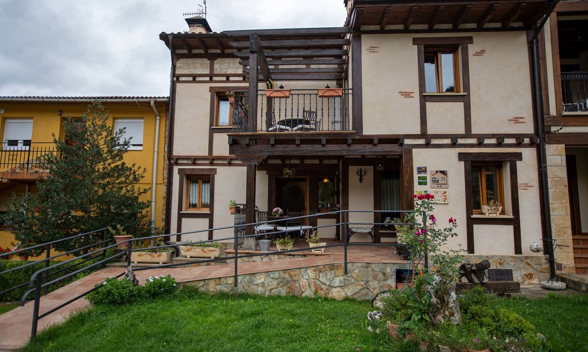 Tobera Ski Chalet | Chalet in Toba with Garden & Fireplace