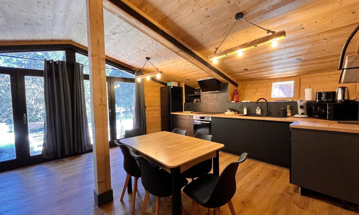 Pyrenees 2000 Ski Chalet | Chalet L'épicéa sous les pins 4 to 6 Pers.-5min walk to slopes & shops