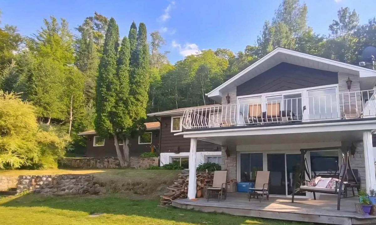 Val-des-Bois Ski Chalet | Chalet l'Apero - Family Friendly 5BR