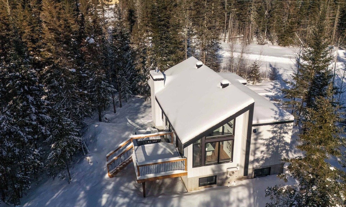 Shannon Ski Chalet | Chalet La Blanche Private Spa & EV Charger