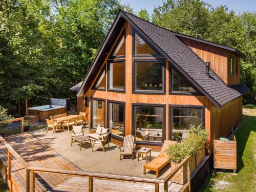 Saint-Armand Ski Chalet | Chalet La Dinette