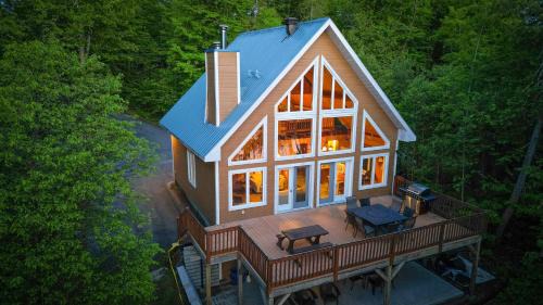 Mont-Saint-Michel Ski Chalet | Chalet lac navigable
