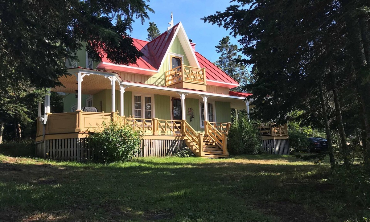 Riviere Du Loup Ski Chalet | Chalet L’Ancrage, River View & Sunsets