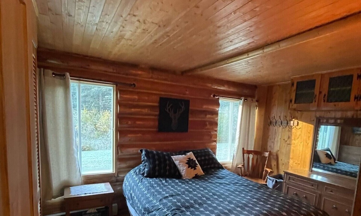 Baie-St-Paul Cabin | Chalet Le Billot (Bois Rond) rustic riverfront in Charlevoix