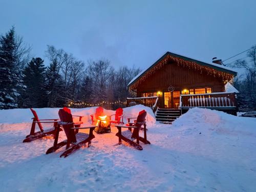 Chertsey Ski Chalet | Chalet Le Crépuscule SPA, BILLARD, FOYER, SENTIERS PRIVES