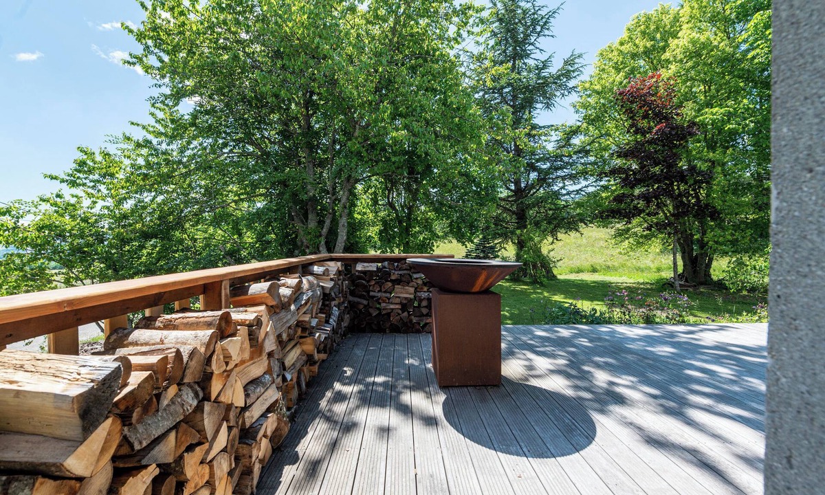 Les Deserts Ski Chalet | Chalet 'Le De Plainpalais' with Mountain View, Private Terrace and Wi-Fi