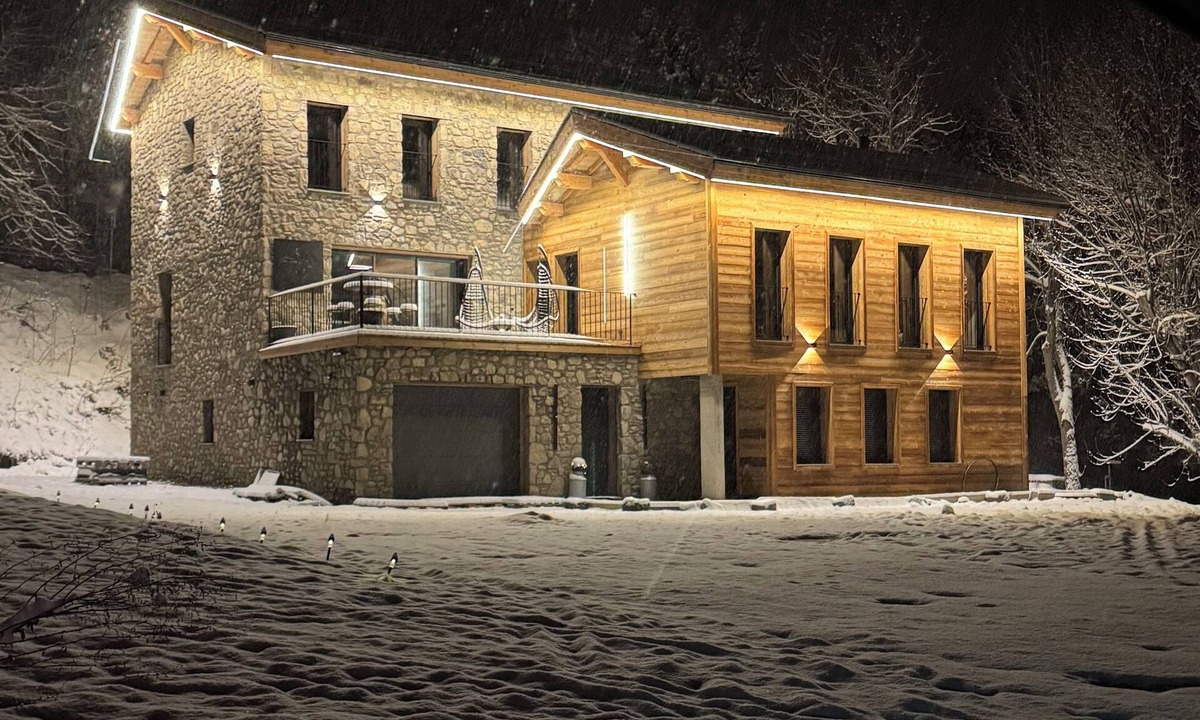 Formigueres Ski Chalet | Chalet "le F "new &cosy, in the heart of the village, opposite the family playground,