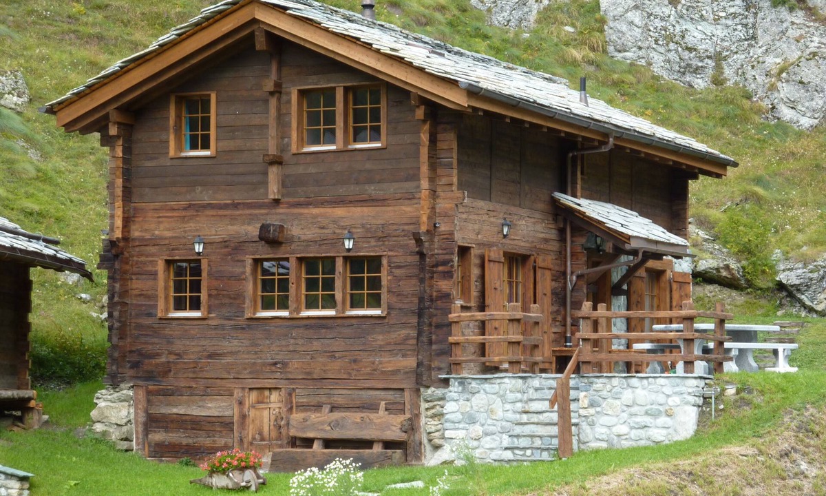 Evolene Ski Chalet | Chalet Le Murmure du Torrent, 40 minutes from the iconic Lac Bleu