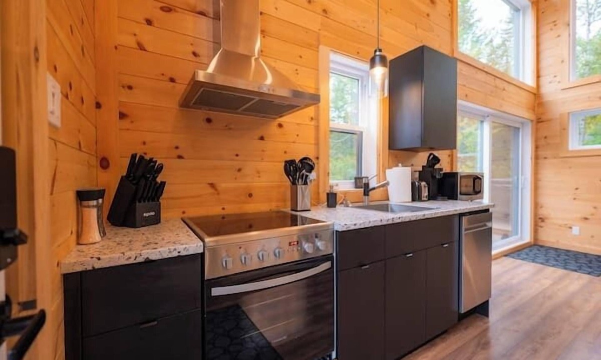 La Tuque Ski Chalet | Chalet Le Panorama - Waterfront!