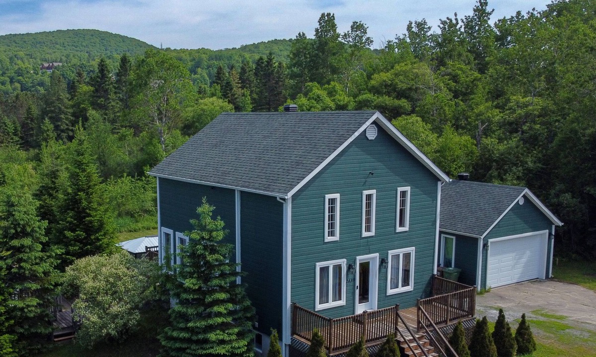 Saint-Faustin-Lac-Carre Ski Chalet | Chalet Le Vert | Spa & BBQ | AC | Fireplace & Fire pit | Royal Laurentien Golf