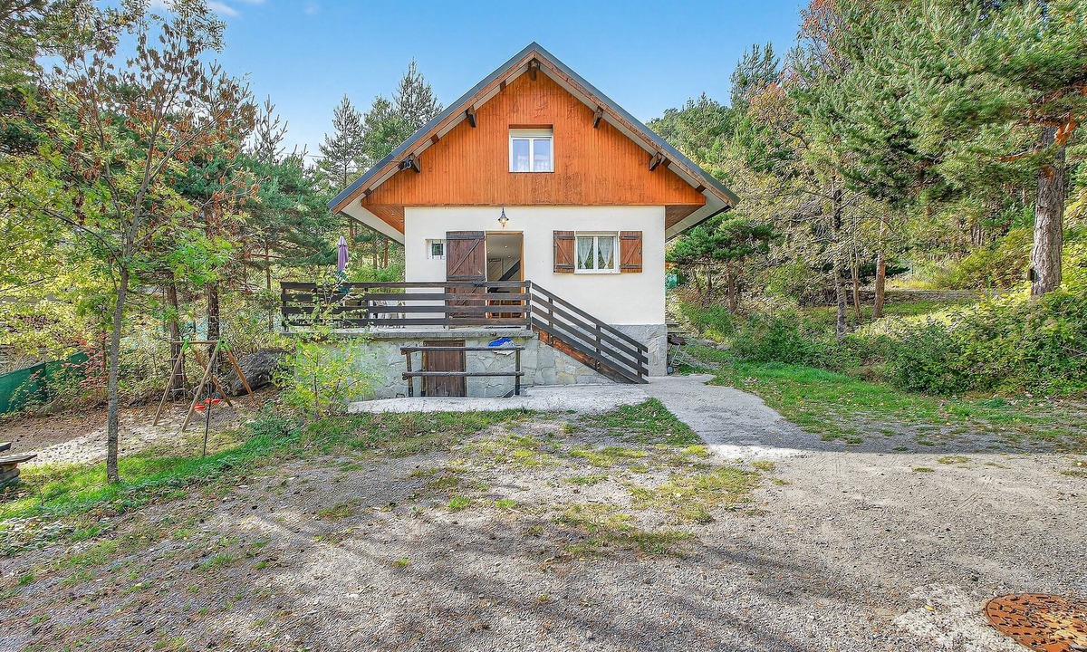 Meolans-Revel Ski Chalet | Chalet 'Les Chalets' with Mountain View, Shared Terrace and Private Garden