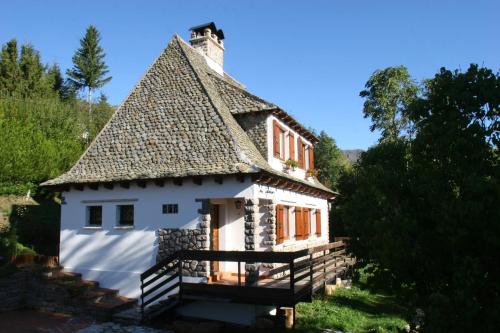 Saint-Jacques-des-Blats House | Chalet les Eglantines