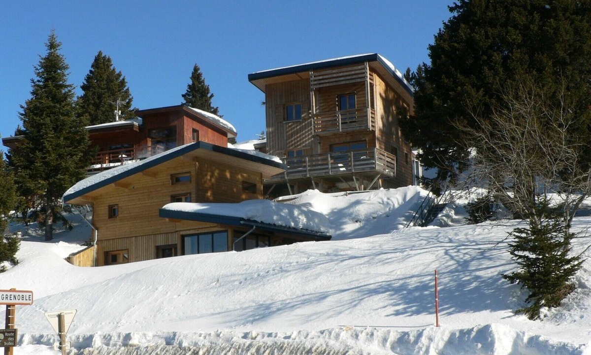 Chamrousse Ski Chalet | Chalet Les Trappistes 10 persons in Chamrousse 1750m with "Wifi".