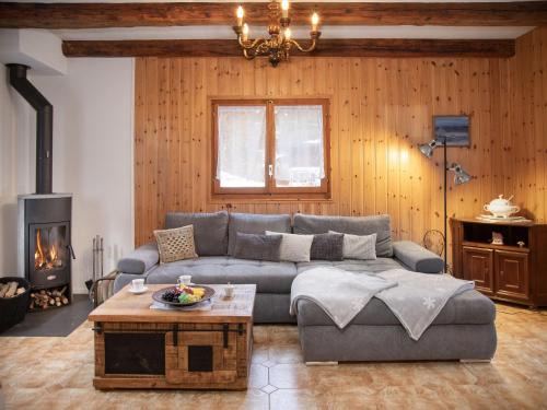Chamoson Ski Chalet | Chalet Mélèze 1967 by Interhome