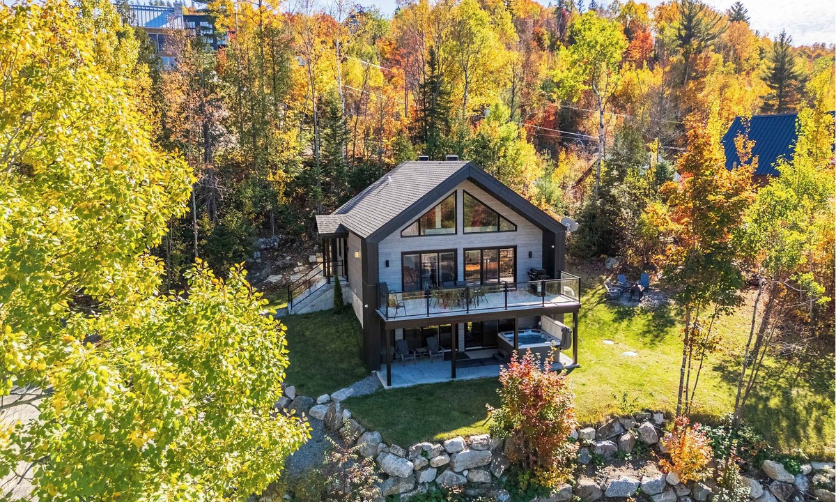 Saint Come House | Chalet Memoria | spa | access and view of the lake