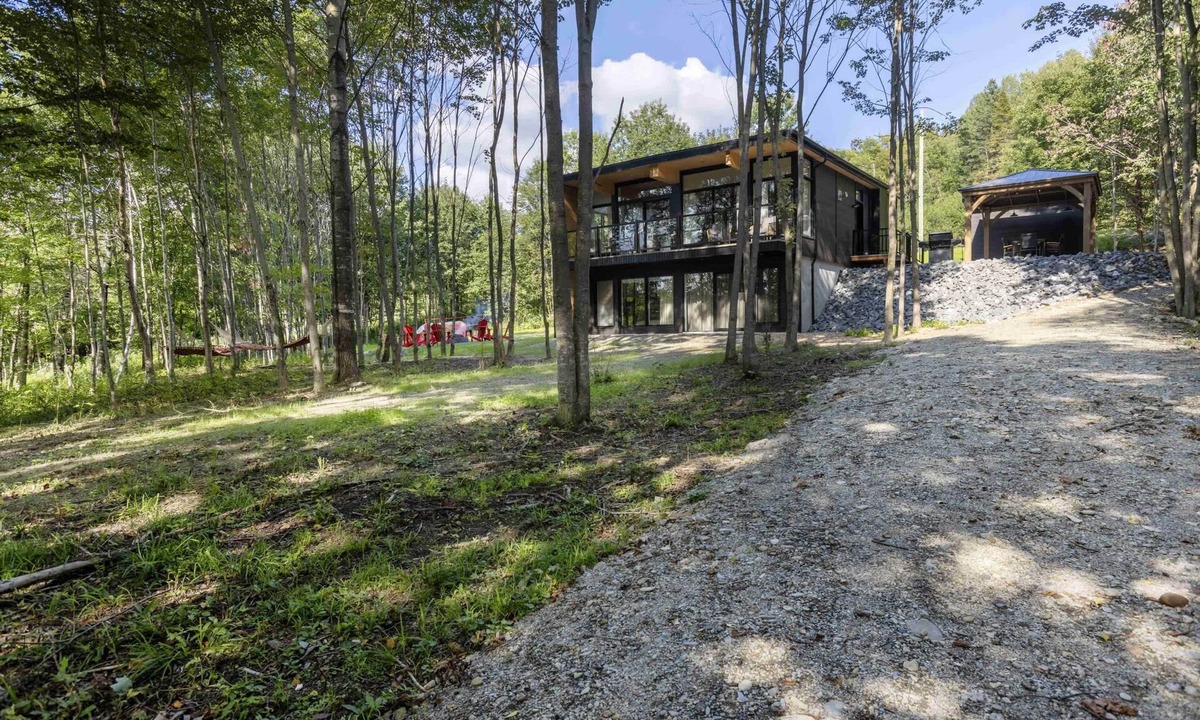 Inverness House | Chalet Mid-Century | Lakeside Joseph | Le Charlo