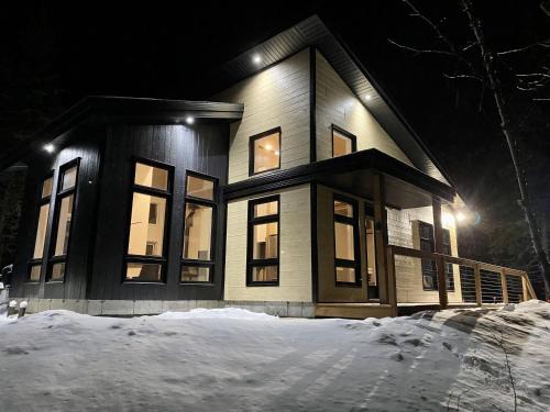 Saint-Tite-des-Caps Ski Chalet | CHALET MISTA - Charlevoix - Repère de ski moderne en nature