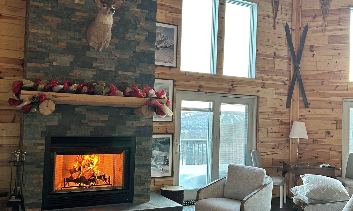 Ellicottville Ski Chalet | Chalet MoNARCH NewLuxury 3bd 3 bath with Loft additional beds sleep 8+