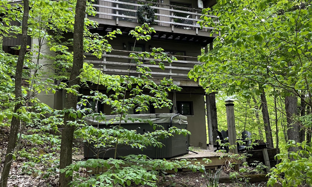 Glen Huron Ski Chalet | Chalet Nestled in the Trees