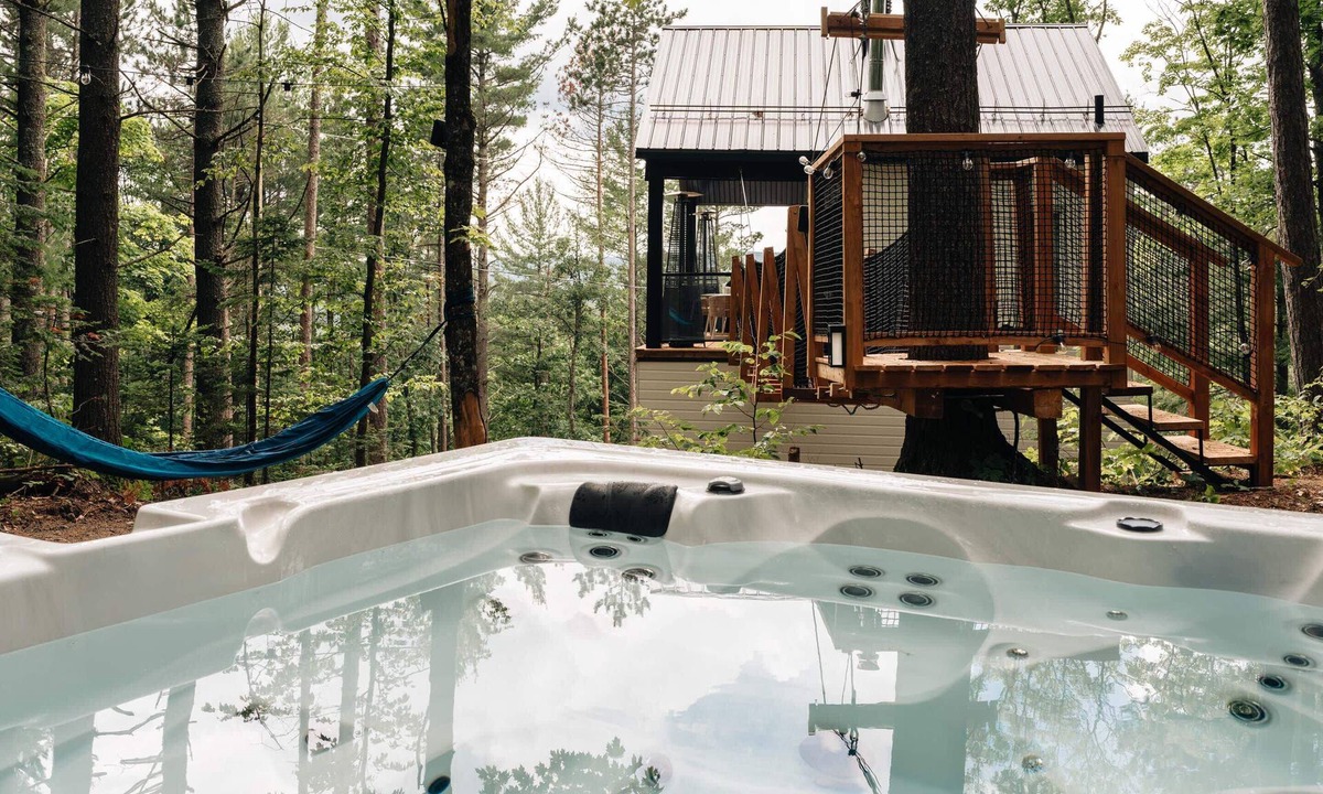 Sainte-Beatrix Ski Chalet | Chalet Nido - SPA, Fire pit & suspension bridge