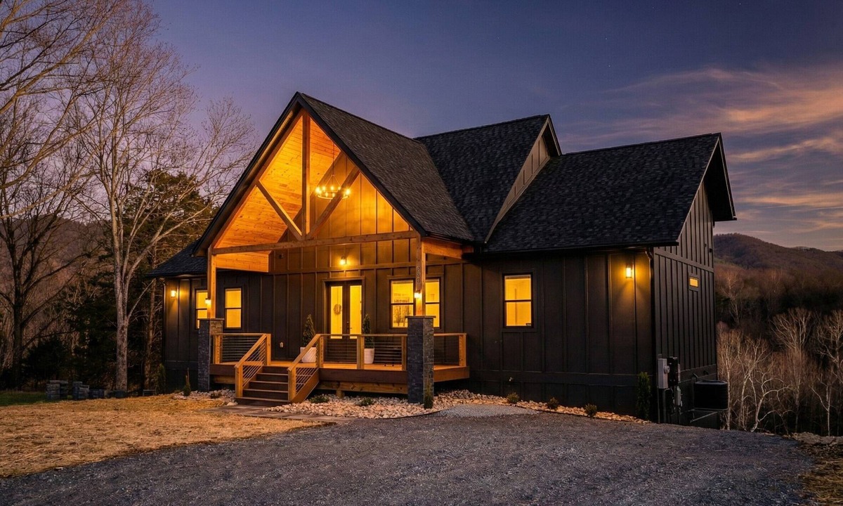 Shenandoah Ski Chalet | Chalet Noir Elevated Modern Hideaway Stylish 6BR Luxury Cabin w/River view