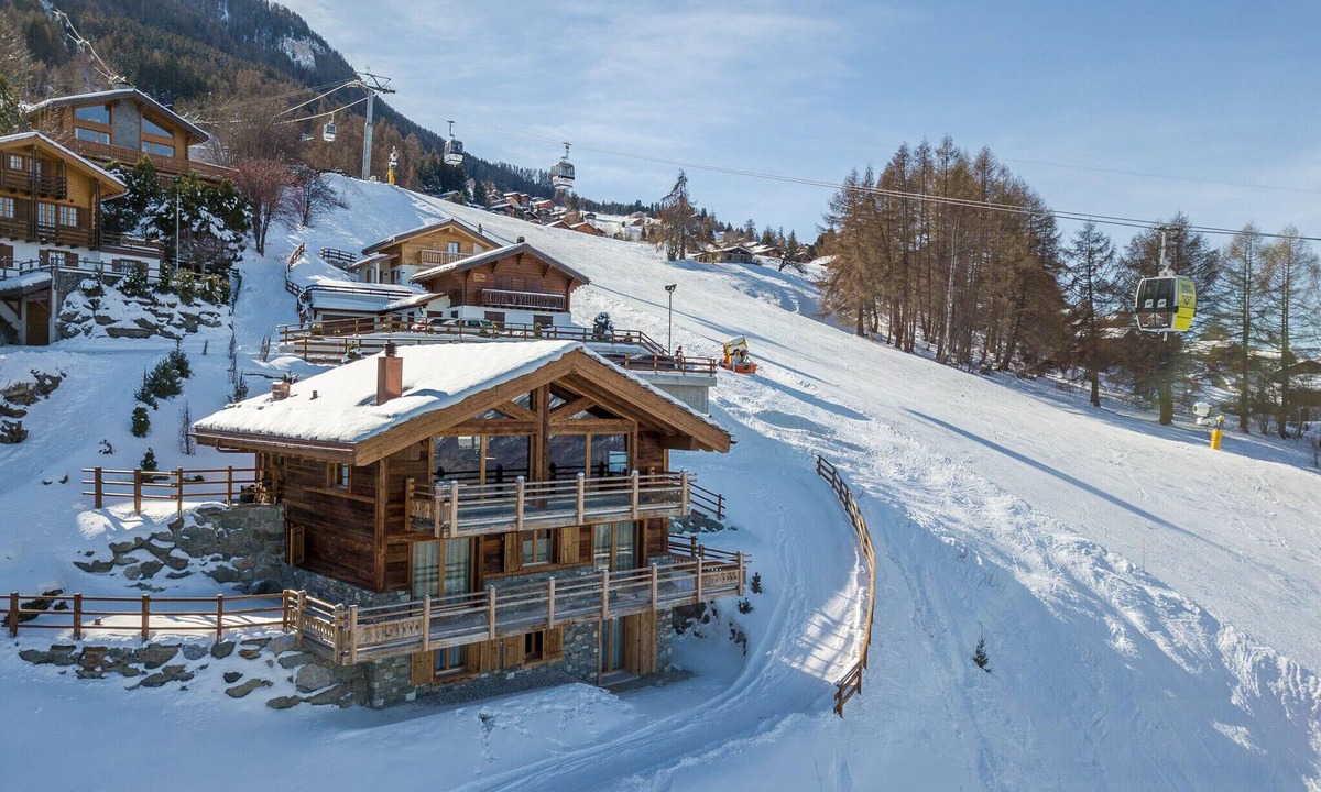 Nendaz Ski Chalet | Chalet Oak Tree amazing, sauna, ski-in/out