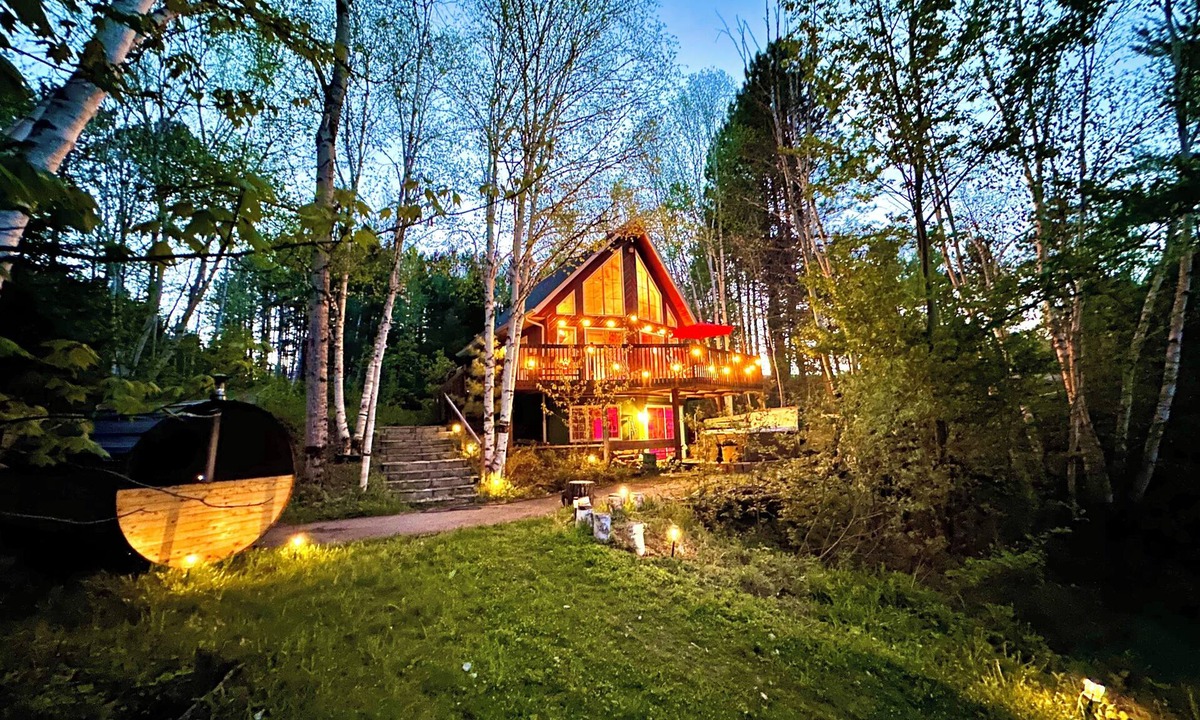 Chute-Saint-Philippe Cabin | Chalet On the lake/sauna, spa, trails