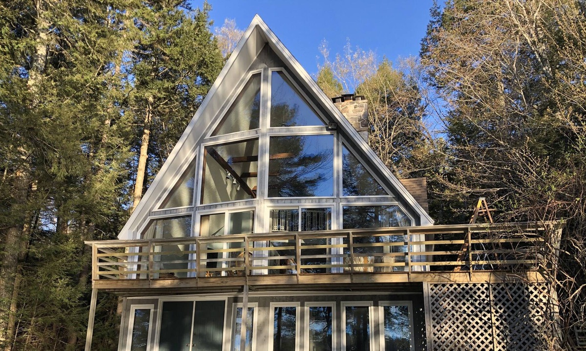 Liberty Ski Chalet | Chalet on the Lake w/dock!