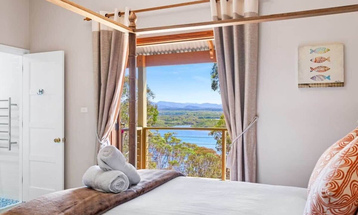 Tuross Head House | Chalet on Trafalgar @ Tuross Head