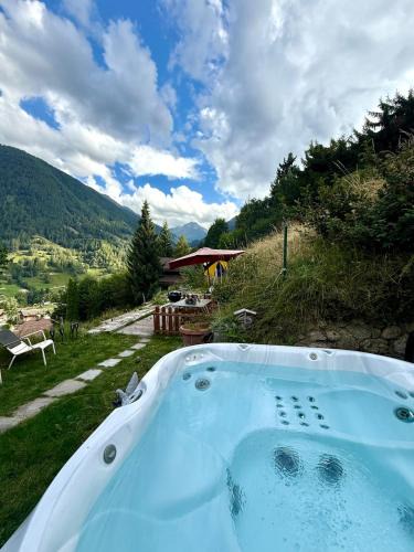 Saclentse Ski Chalet | Chalet Opalpin Lodge & Spa, vue montagne et jacuzzi