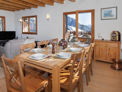 Chamoson Ski Chalet | Chalet Orchidée by Interhome