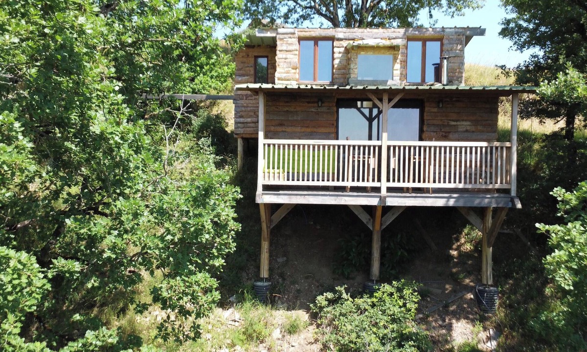 Villefranche-de-Panat Ski Chalet | Chalet perched between river and lake