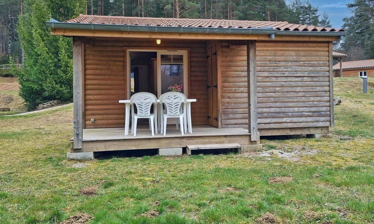 Usson-en-Forez Cottage | Chalet pets allowed - 4 guests