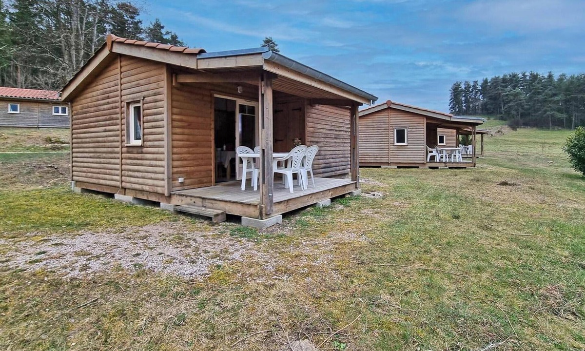 Usson-en-Forez Cottage | Chalet, pets welcome in Haut-Forez - 4 guests