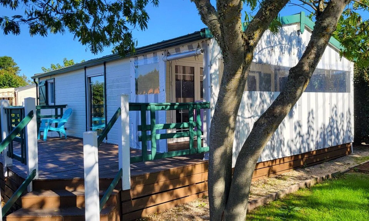 Brem Sur Mer Ski Chalet | Chalet pets welcome - 4 guests
