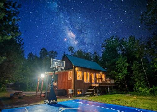 Notre-Dame-de-Montauban Apartment | Chalet Playground Spa, nature en Mauricie
