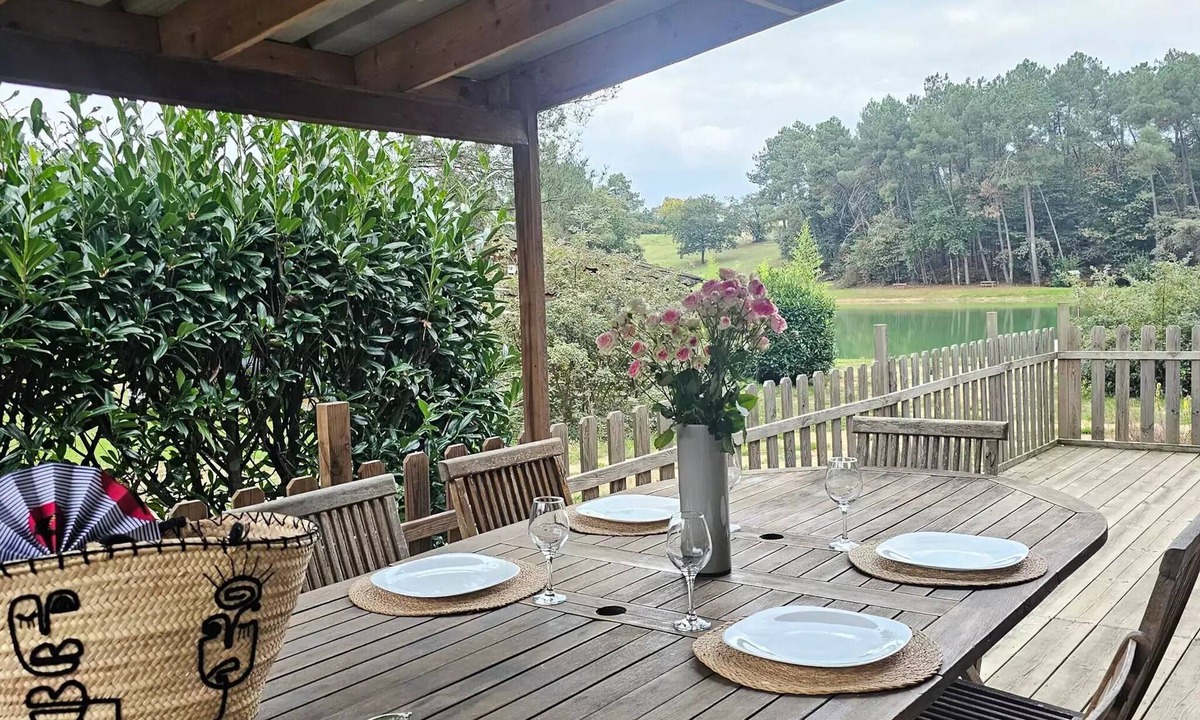 Douville Ski Chalet | Chalet pond view 5 persons