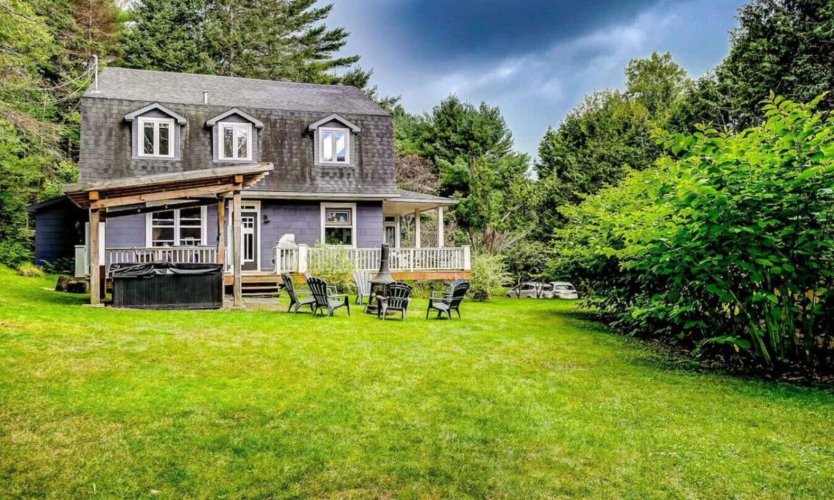 Mont-Tremblant Ski Chalet | Chalet Pont De Fer - 12 Guest- 6BDR with Jacuzzi