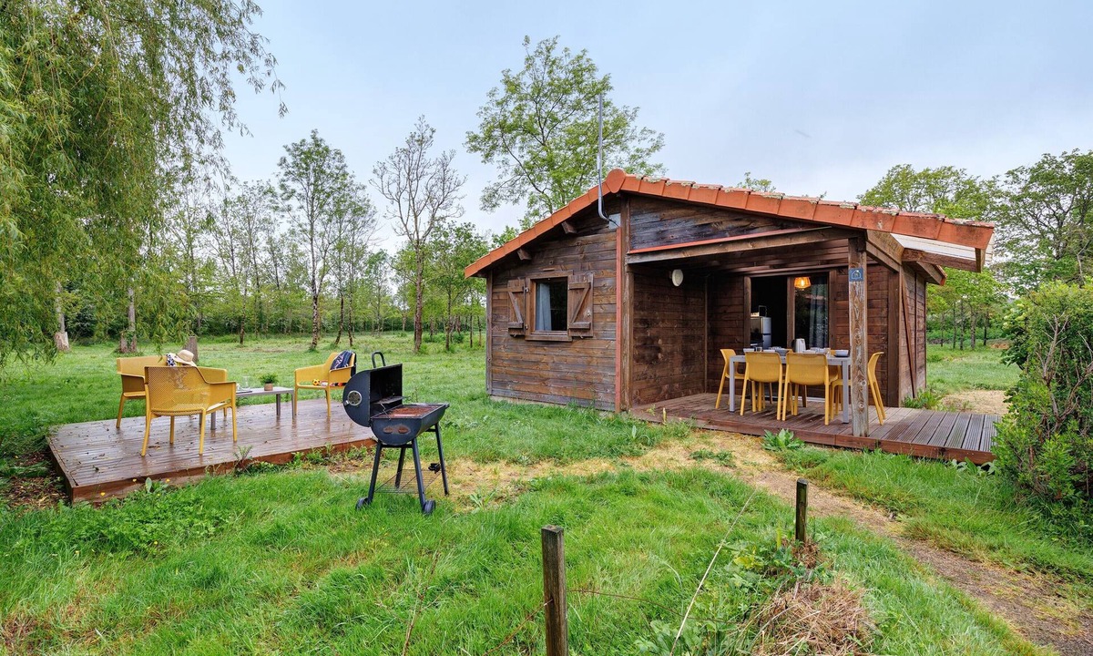 Saint-Gervais RV Rental | Chalet “Prestige Le 19” with Terrace, Shared Pool and Wi-Fi