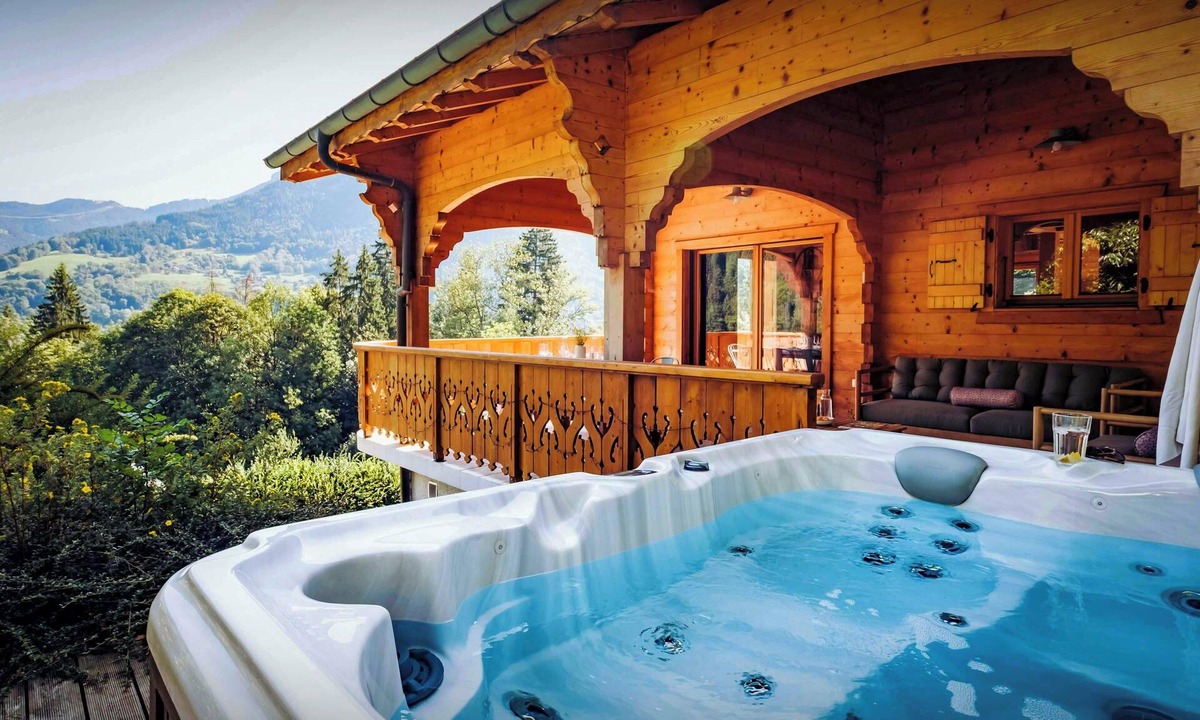 Saint-Jean-dʼAulps Ski Chalet | Chalet Roche de Pierre - enjoy mountain views and spa - OVO Network
