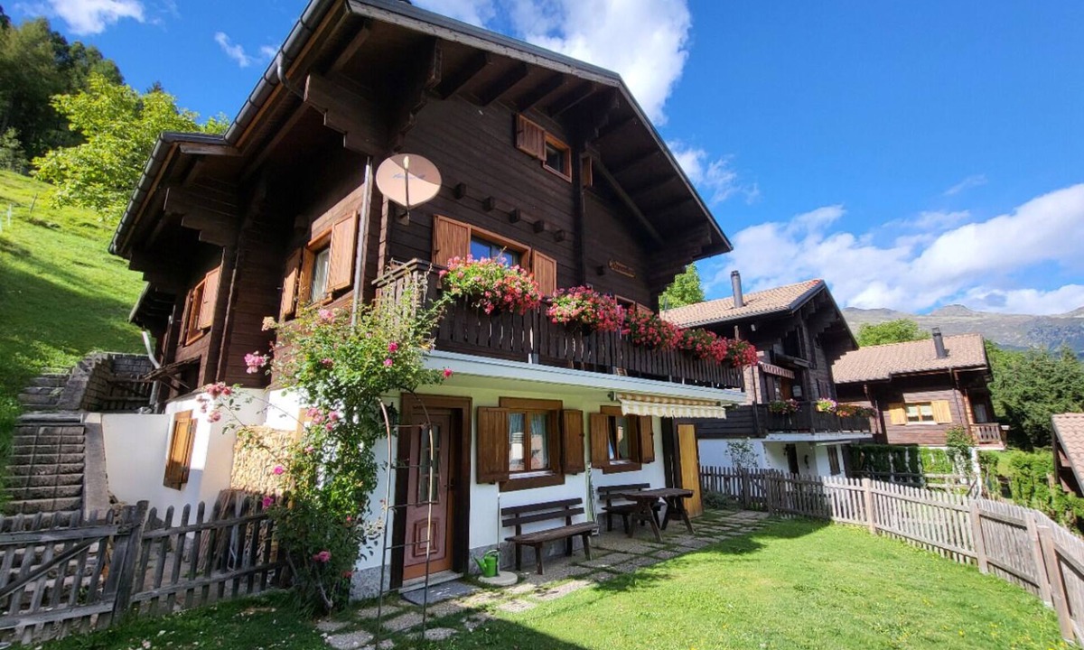 Dalpe Apartment | Chalet Romantica: Private Garden and Relaxation at 1,200m