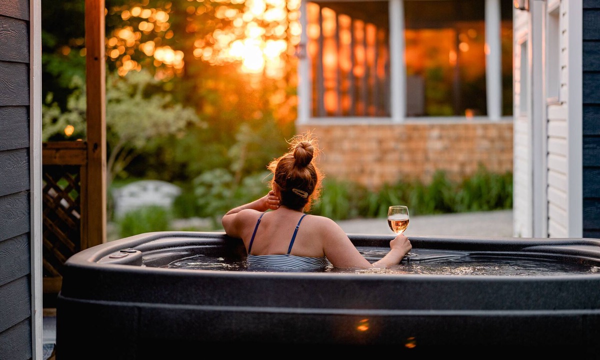 Mansonville Cabin | Chalet Rustique Avec Spa/foyer/étang Privé - 5 min de la Plage et ski