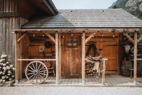 Le Biot House | Chalet SALOON avec SPA privatif