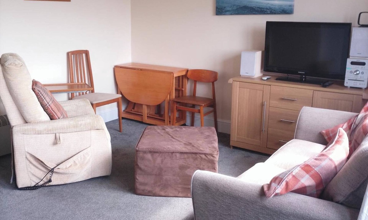 Lydd Ski Chalet | Chalet - Sleeps 4 - Parking - Garden