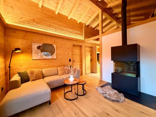 Blausee Apartment | Chalet Spatz Loft with Sauna Kandersteg Oeschinen Lake