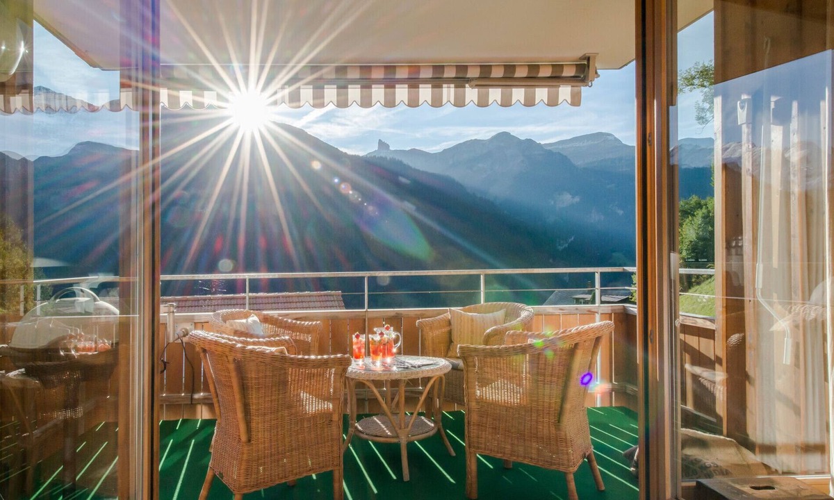 Wengen Apartment | Chalet Sterndolde - stunning views and location
