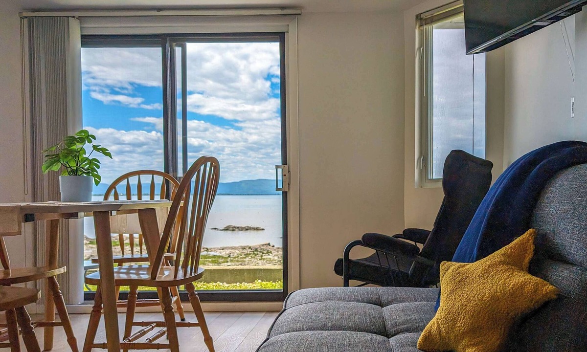 Cap-Saint-Ignace Ski Chalet | Chalet Studio #6 Waterfront with Spa, Fireplace & Wifi