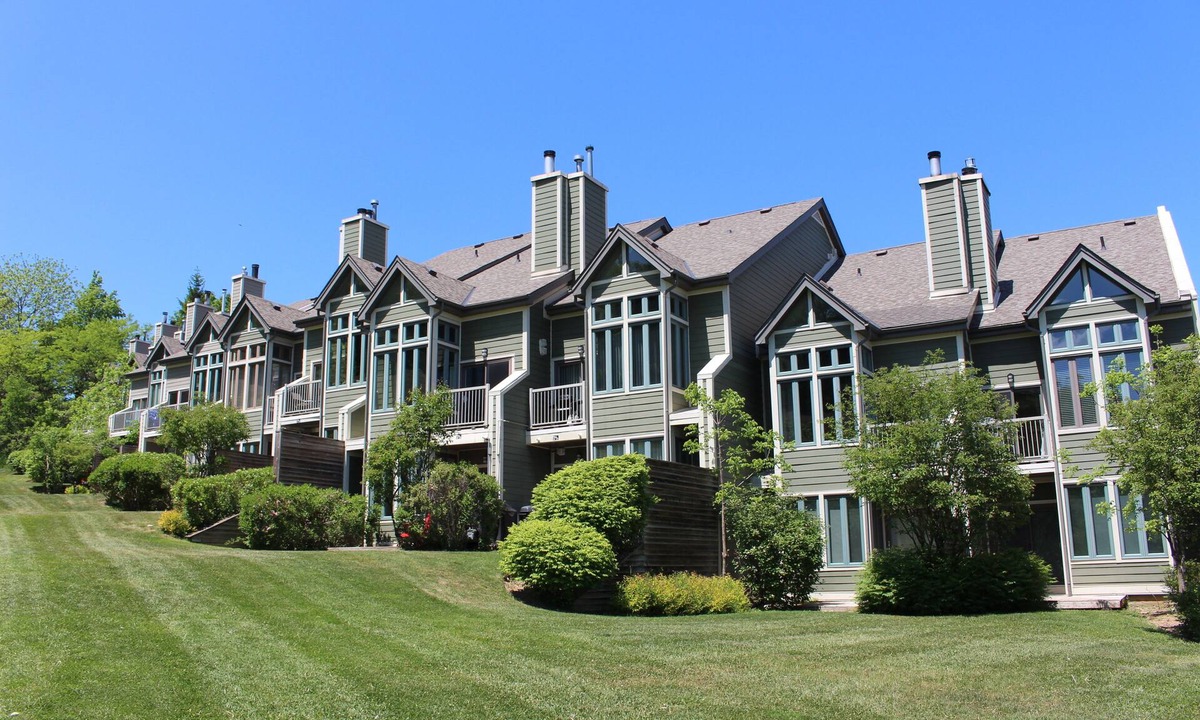 The Blue Mountains Condo | Chalet Styled Townhome, Very Clean, Great Condition.