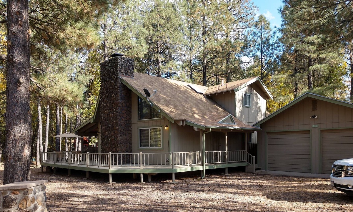 Pinetop Ski Chalet | Chalet Style Home In Beautiful White Mtns. Pet-Family Friendly, Great Location!
