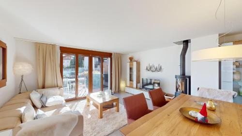Lenz Apartment | Chalet-style maisonette with mountain view
